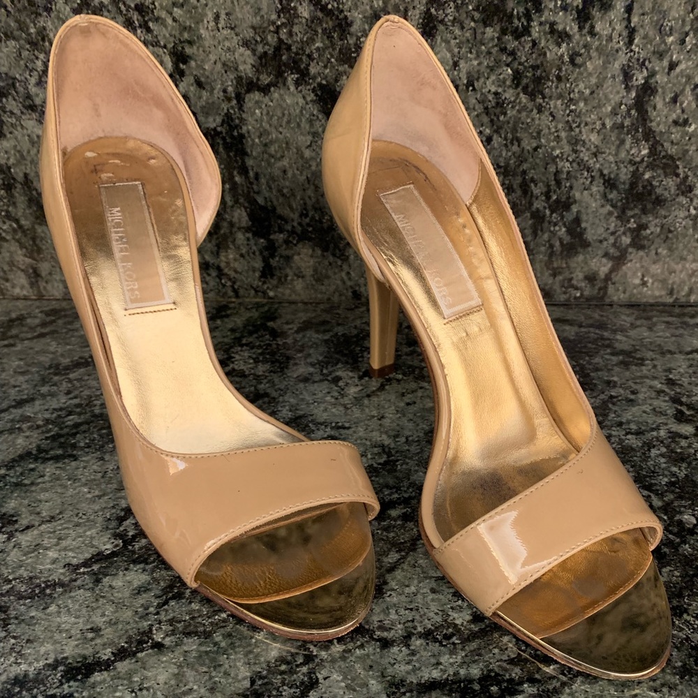 Dorsay style patent leather camel heels
